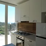 Nel Con Vista Mare, Villa