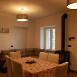 Nel Con Vista Mare, Villa *