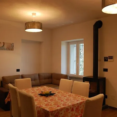 Nel Con Vista Mare, Villa *