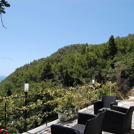Nel Con Vista Mare, Villa *